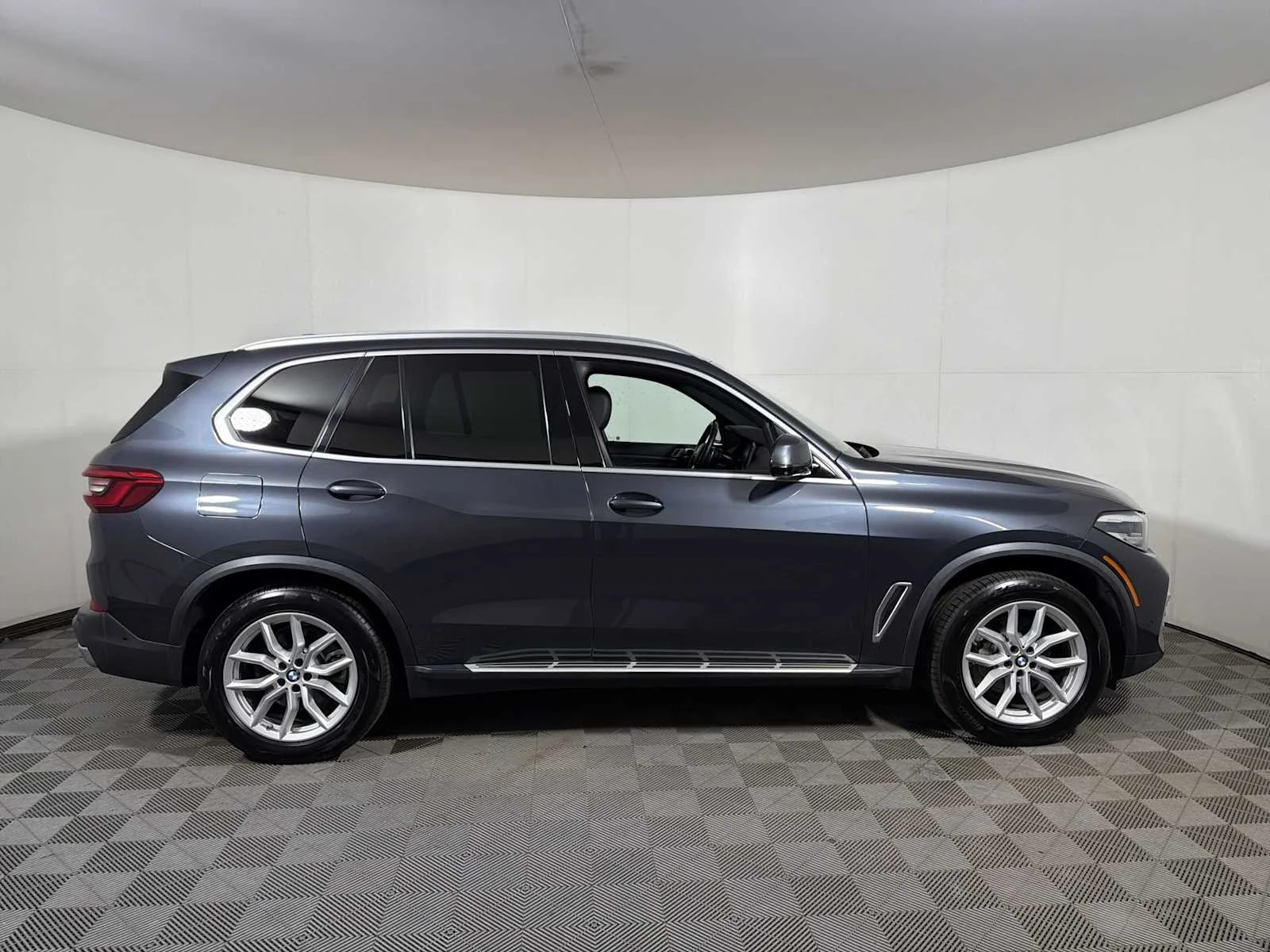 Used 2019 Arctic Grey Metallic BMW xDrive40i image 7