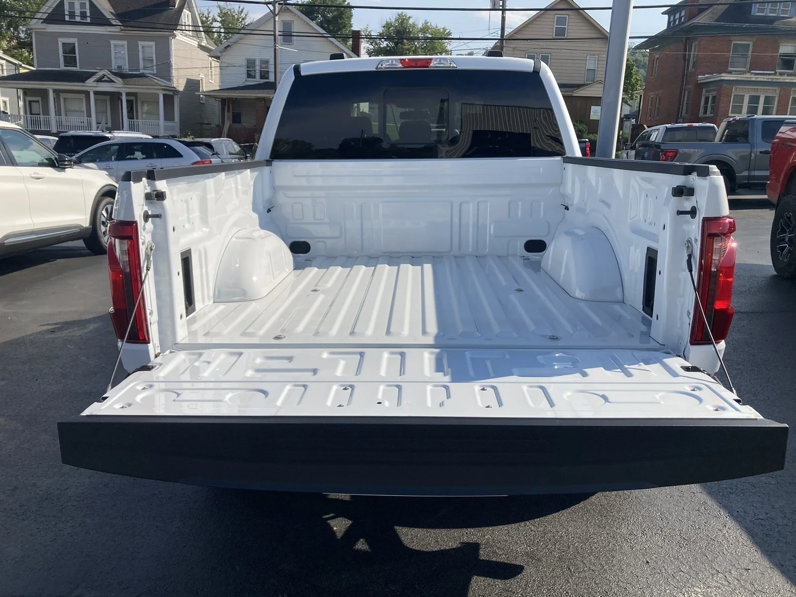 New 2026 Oxford White Ford XLT image 9