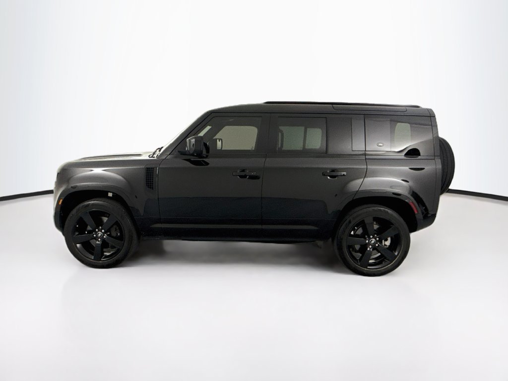Used 2024 Black Land Rover X-Dynamic SE image 7
