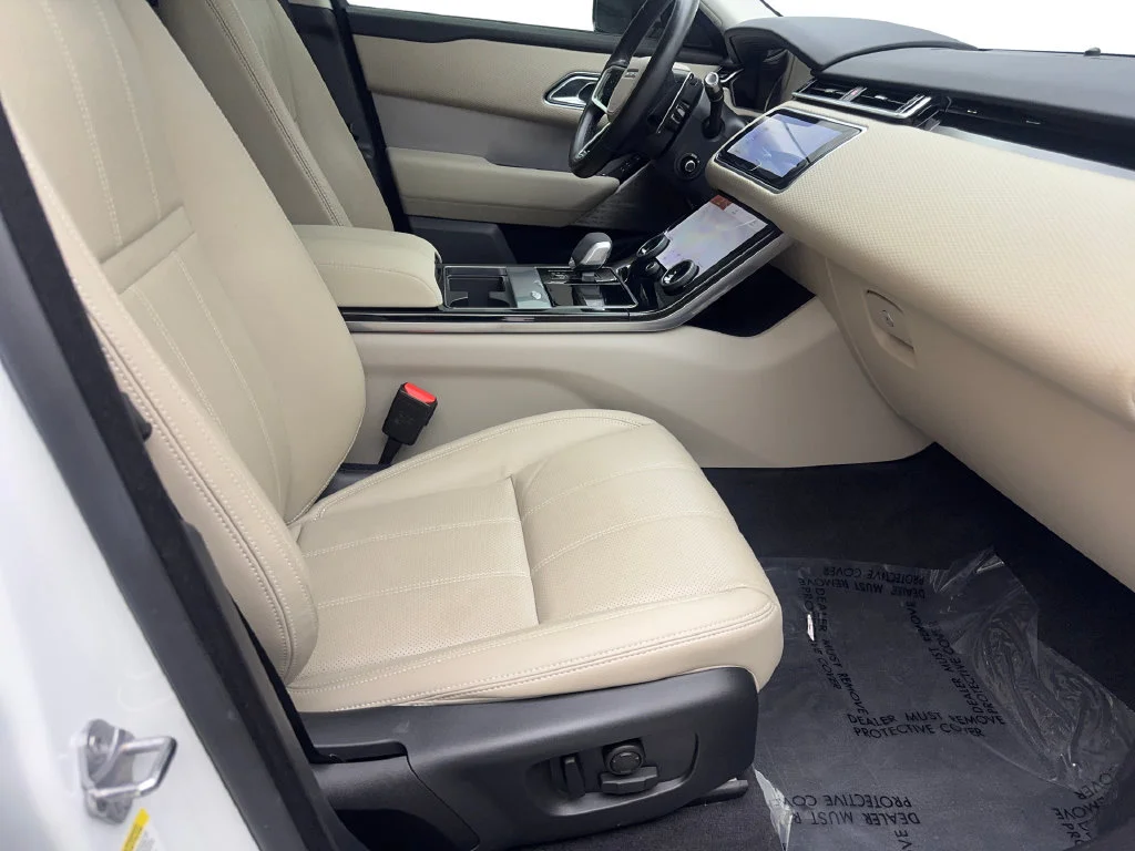 Used 2023 White Land Rover R-Dynamic S image 48