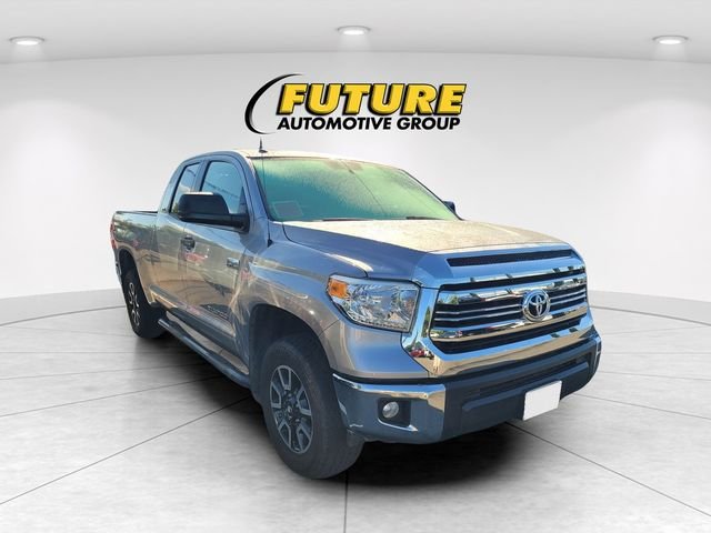 Used 2017  Toyota  image 1