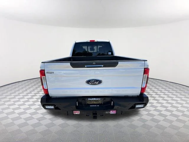 Used 2017  Ford Lariat image 6