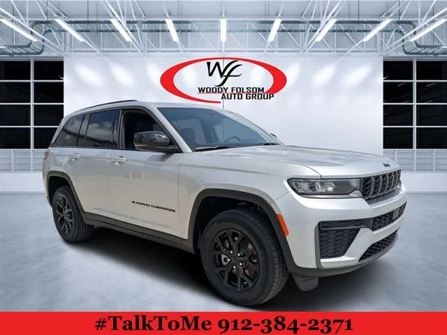 New 2026 Silver Zynith Exterior Paint Jeep Altitude image 1