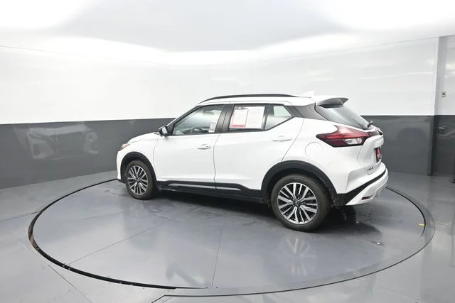 Used 2024 White Nissan SR image 77