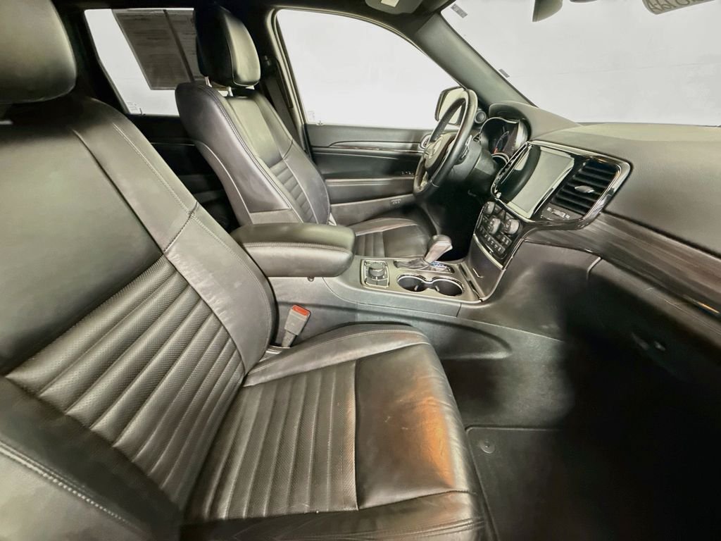 Used 2020 Diamond Black Crystal Pearlcoat Jeep Limited X image 26