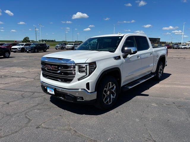Used 2024 White Frost GMC SLT image 5