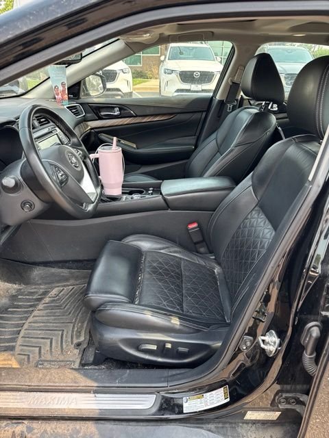 Used 2018 Black Nissan Platinum image 7