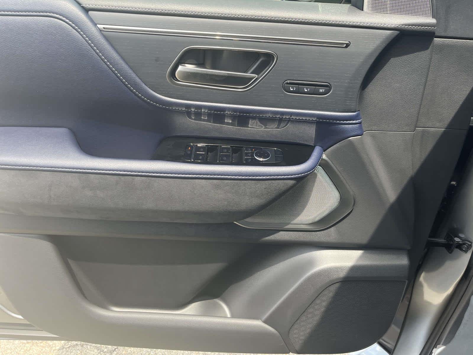 New 2027 Dynamic Metal/Black Obsidian INFINITI SPORT image 32