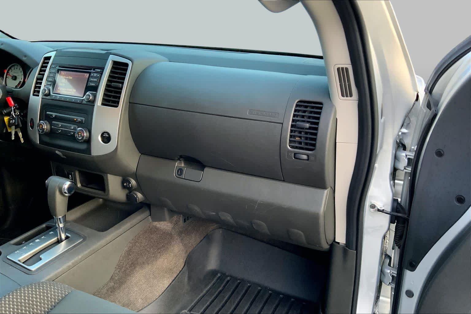 Used 2017 Brilliant Silver Nissan Desert Runner image 16
