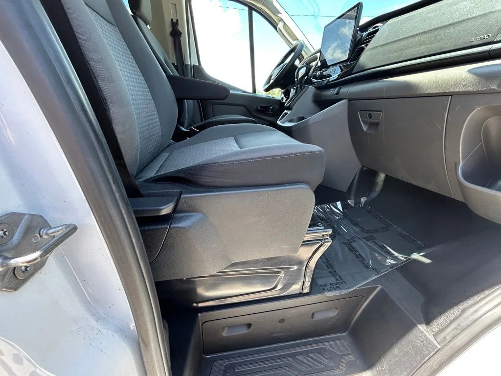 Certified Used 2024 Oxford White Ford XLT image 25