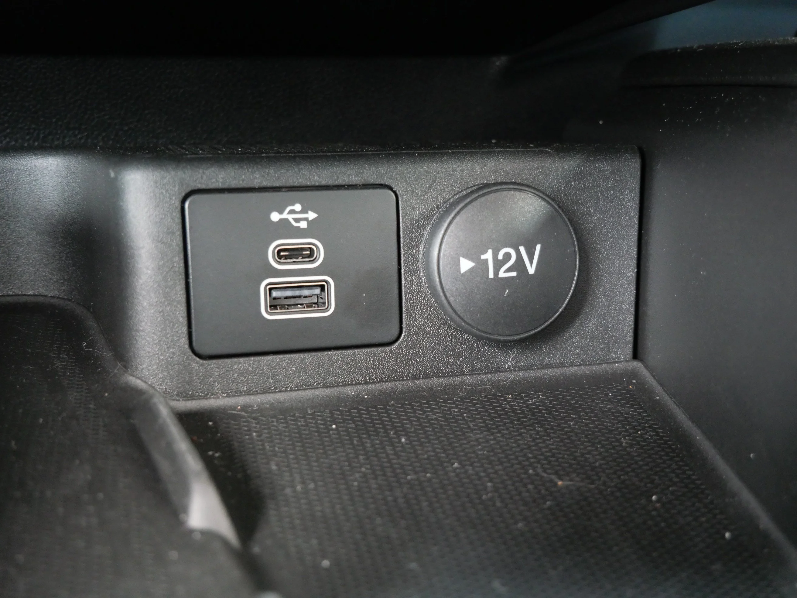 New 2025 Carbonized Gray Metallic Ford PHEV image 30