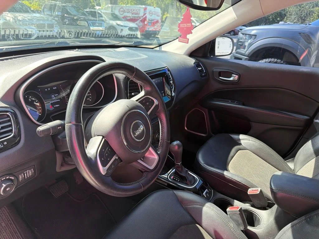 Used 2020 White Clearcoat Jeep Latitude image 9