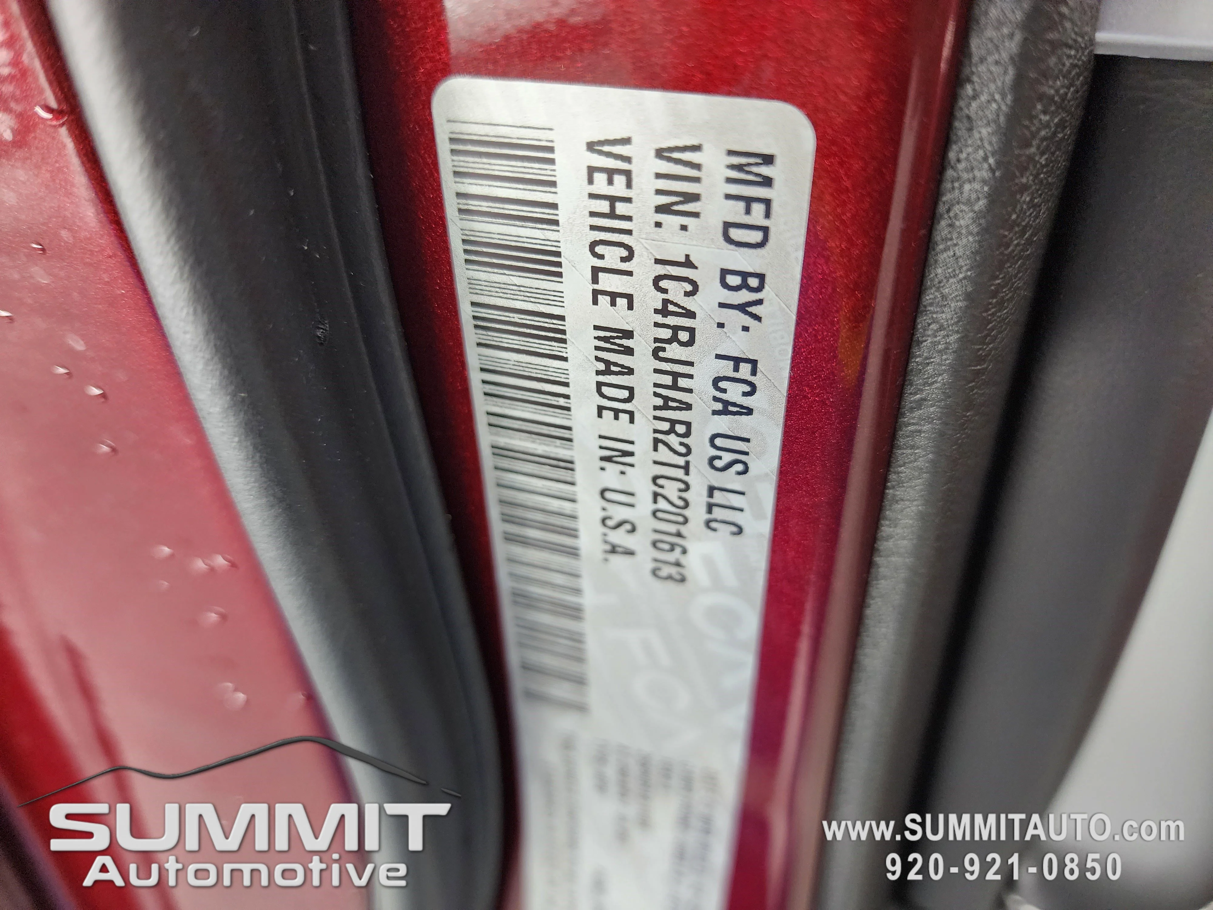 New 2026 Velvet Red Pearl-Coat Exterior Paint Jeep Altitude image 39