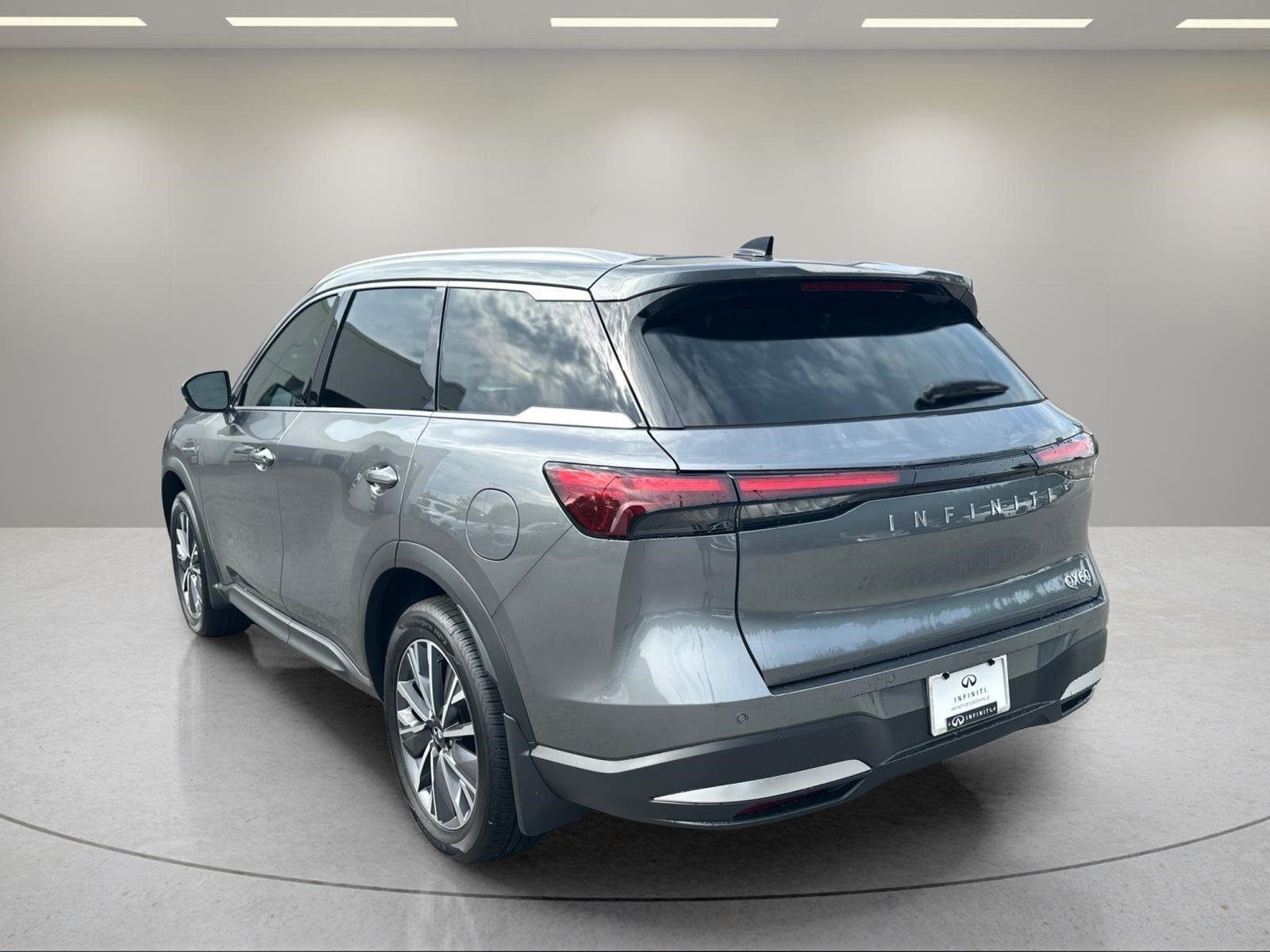New 2027 GRAPHITE SHADOW INFINITI Luxe FWD image 3