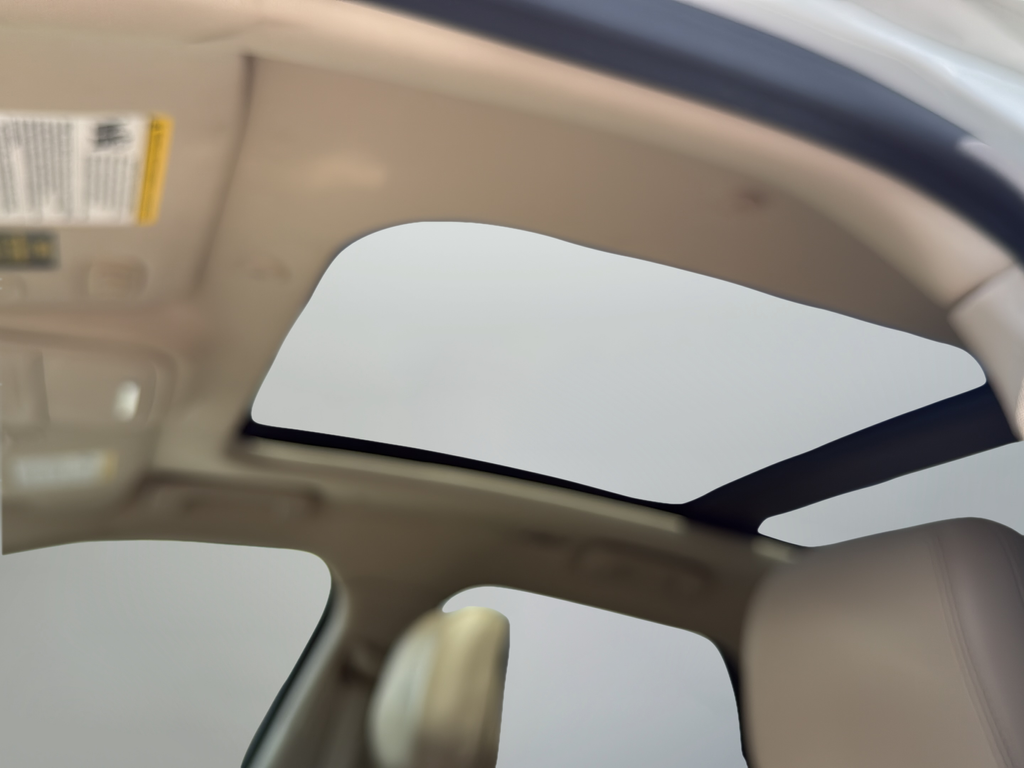 Used 2020 White Lincoln Standard image 16