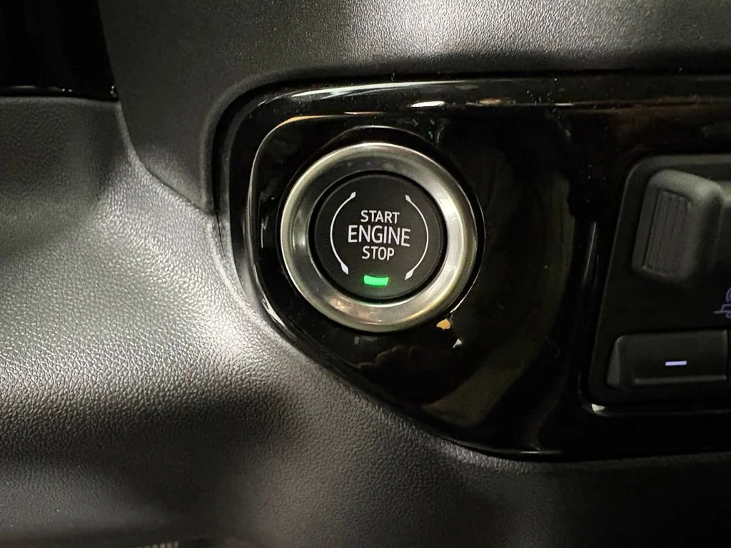 New 2026 Summit White Chevrolet LT image 31