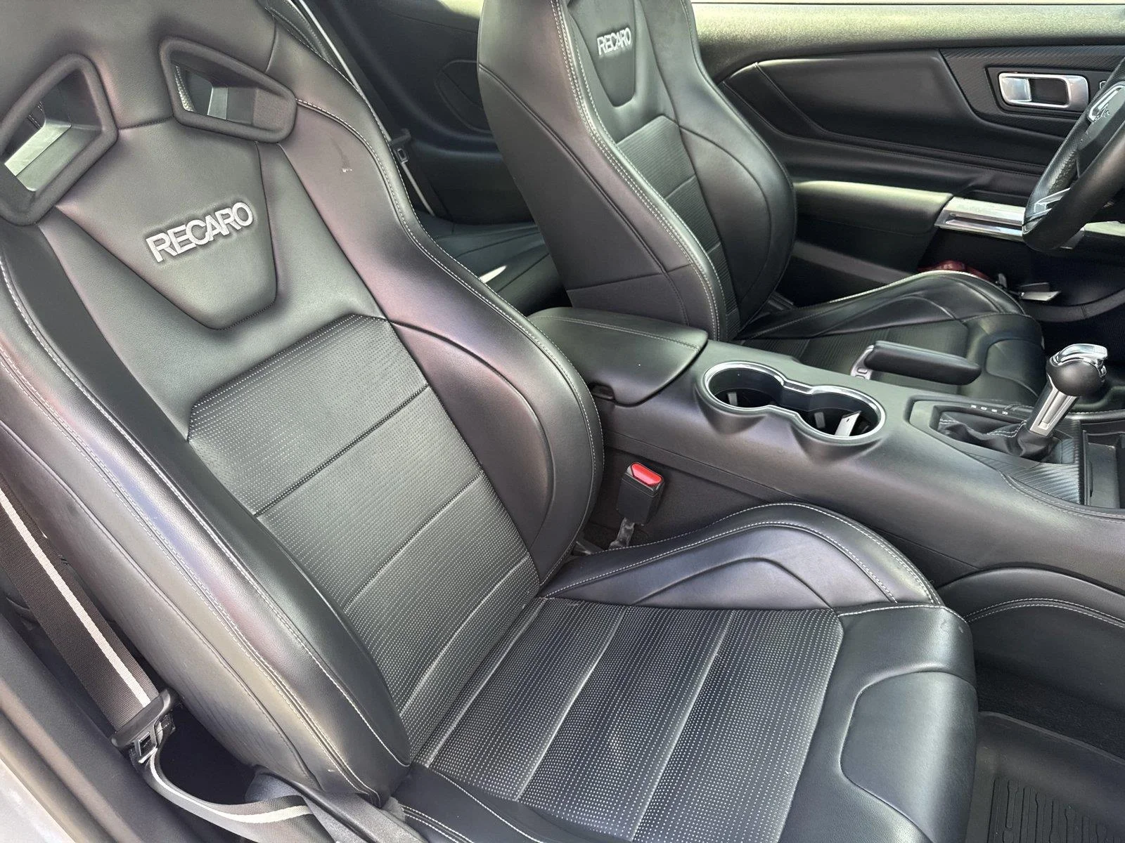 Used 2024 Iconic Silver Ford GT Premium image 31