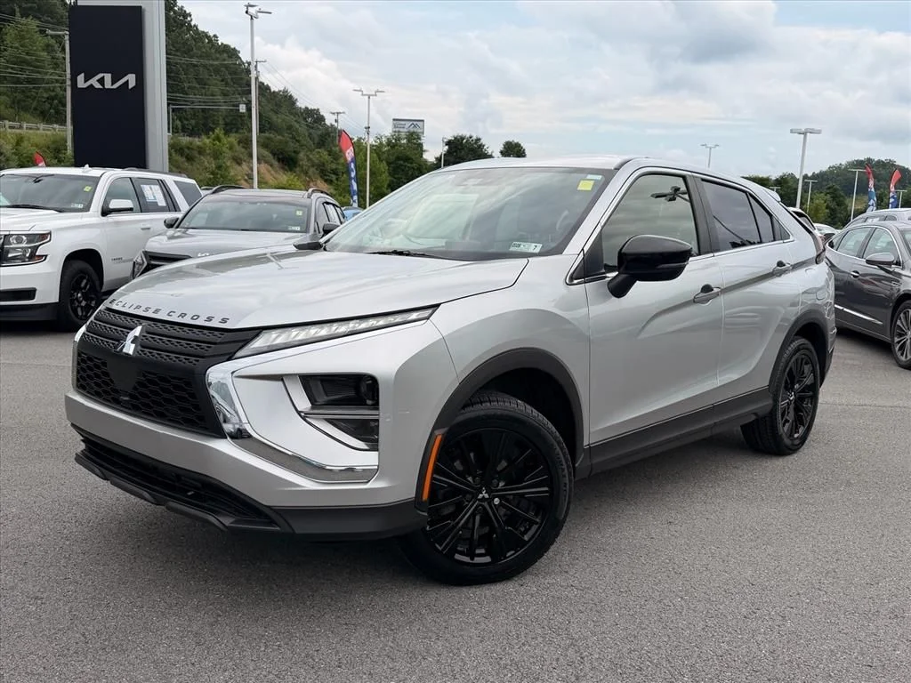 Used 2022 Silver Mitsubishi LE image 2