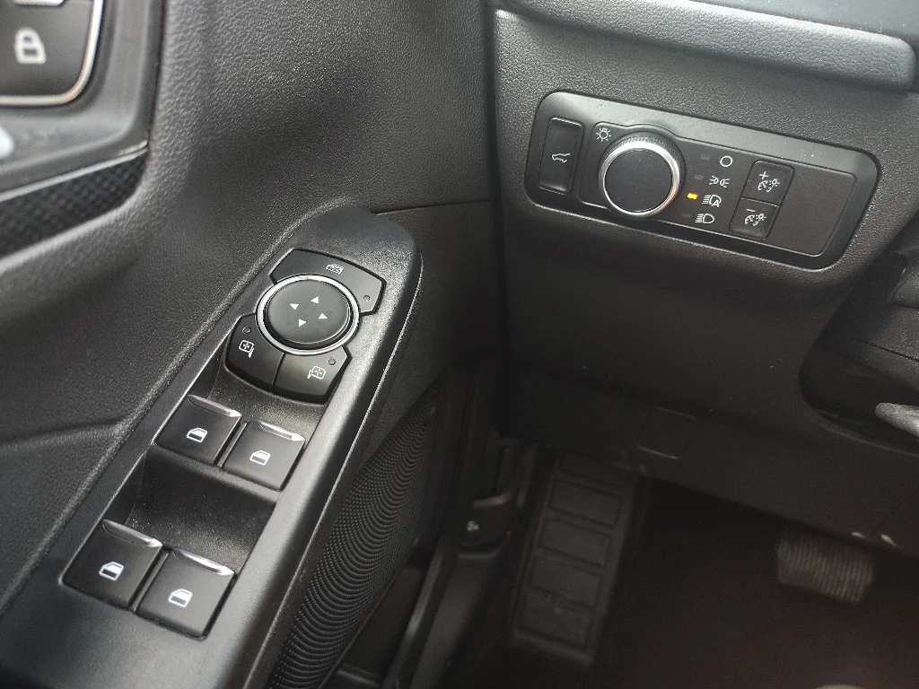 Used 2025 Agate Black Metallic Ford ST-Line image 14