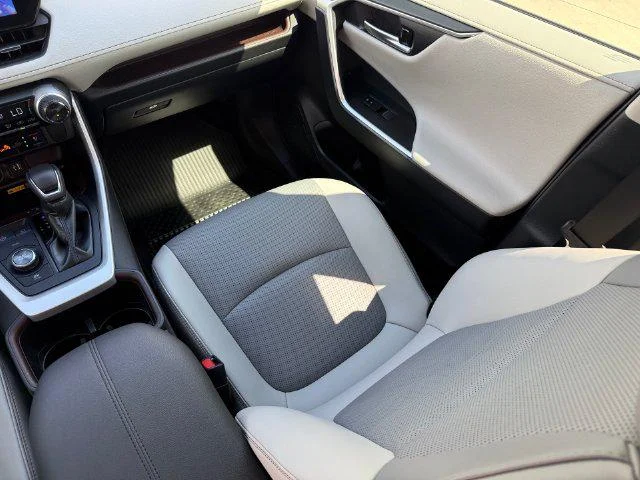 Certified Used 2025 WIND CHILL PEARL Toyota Limited image 52
