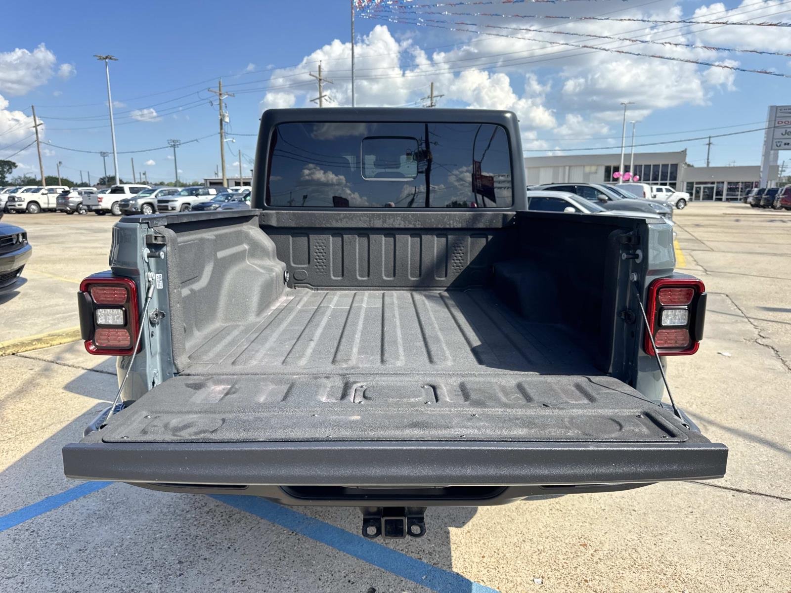 Used 2025 Anvil Clearcoat Jeep Mojave image 8
