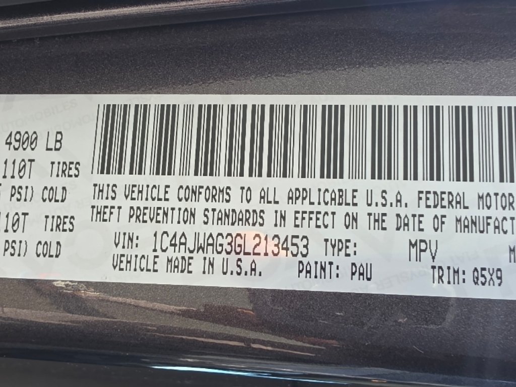 Used 2016 Granite Crystal Metallic Clear Coat Jeep Sport image 31