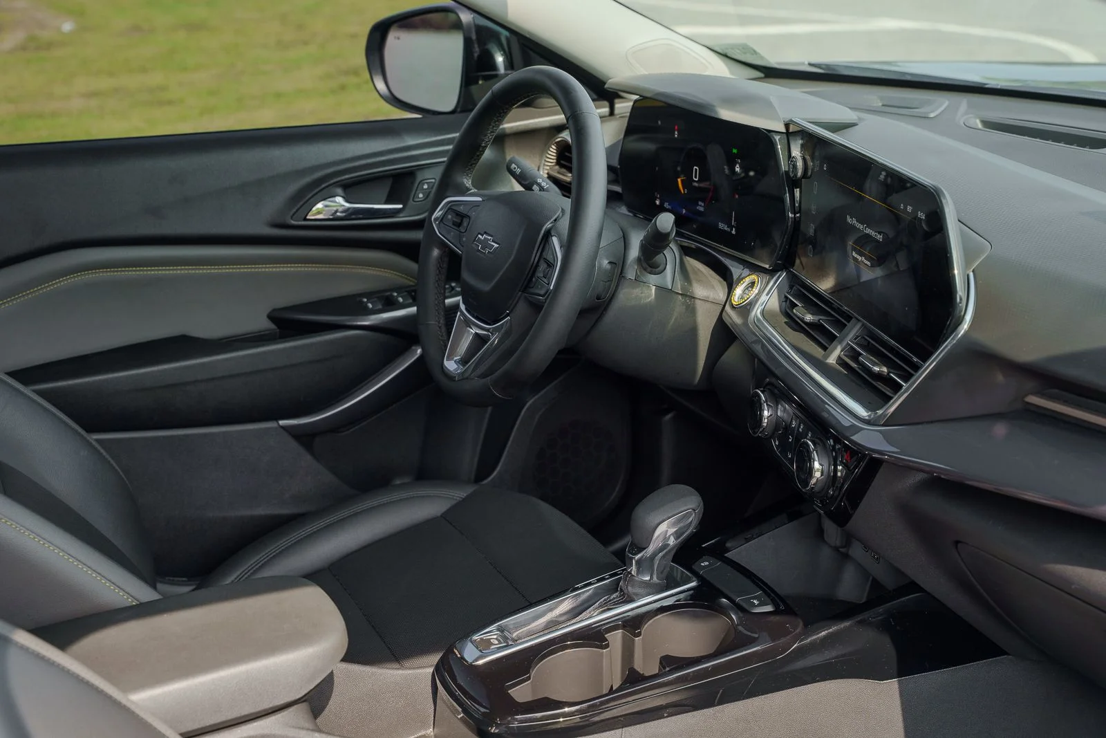 Used 2025 Gray Chevrolet ACTIV image 11