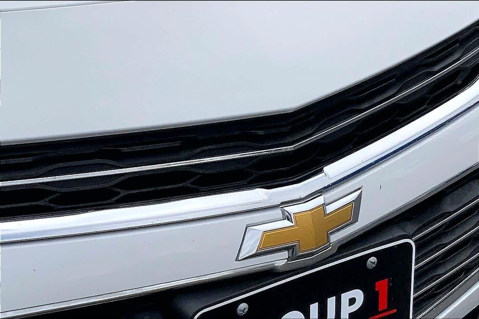 Used 2018 Summit White Chevrolet LT image 30