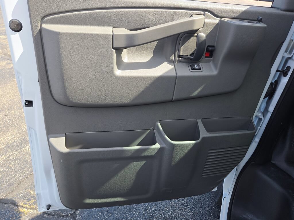 2026 Chevrolet Express Cargo Work Van - Photo 17