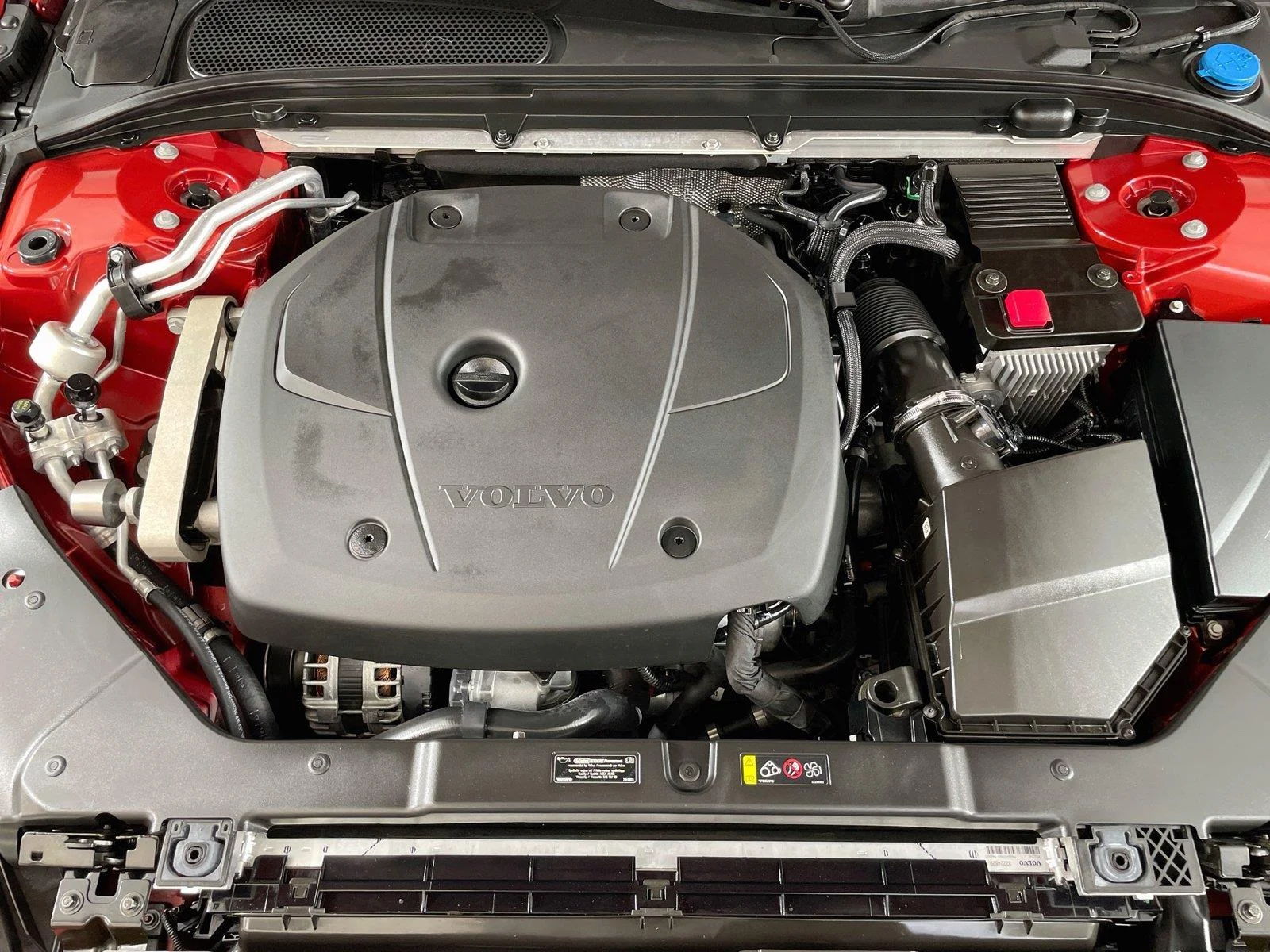Used 2019 Fusion Red Metallic Volvo R-Design image 33
