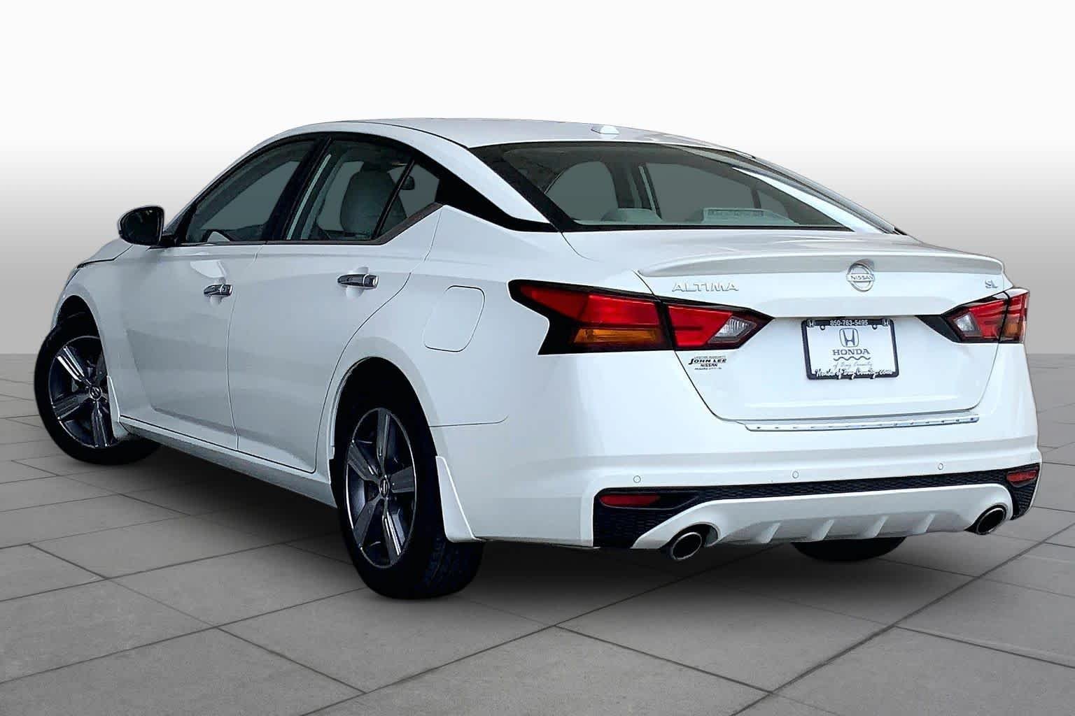 Used 2022 Pearl White Tricoat Nissan 2.5 SL image 12