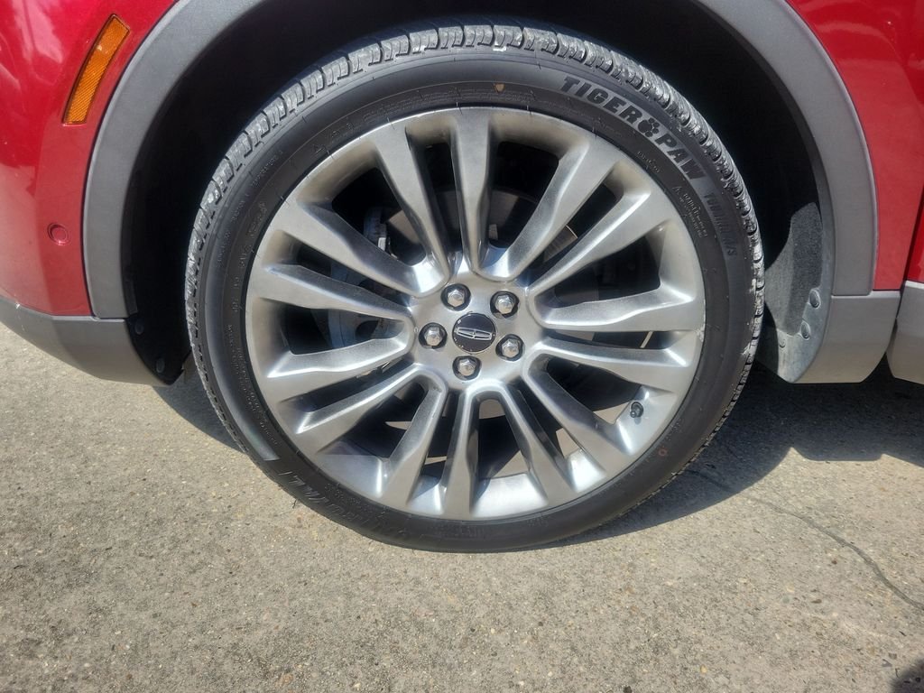 Used 2016 Red Lincoln Reserve image 35