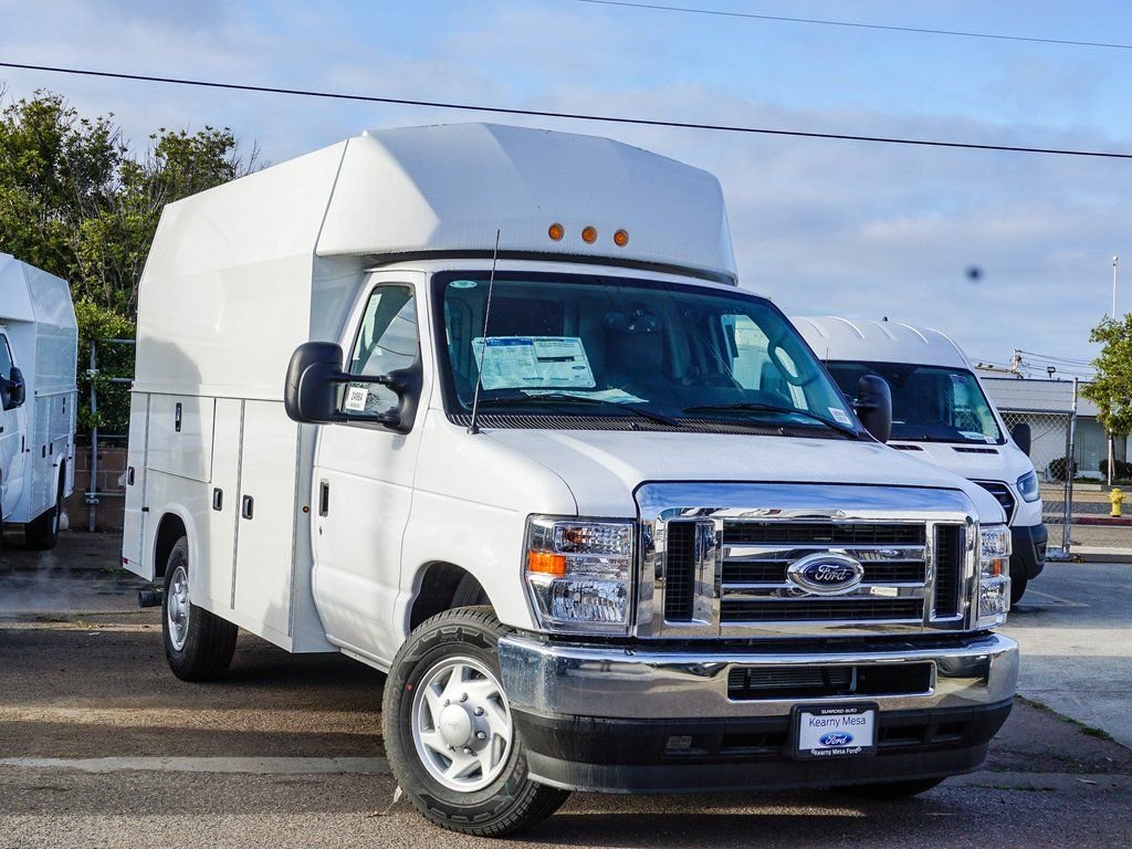 2025 Ford E-Series SRW E-350 Super Duty 138 in WB's photo