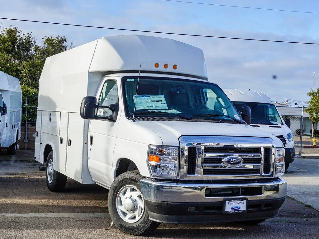 2025 Ford E-Series SRW E-350 Super Duty 138 in WB's photo