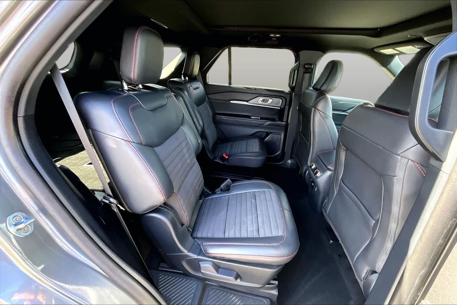 Used 2025 Carbonized Gray Ford ST-Line image 19