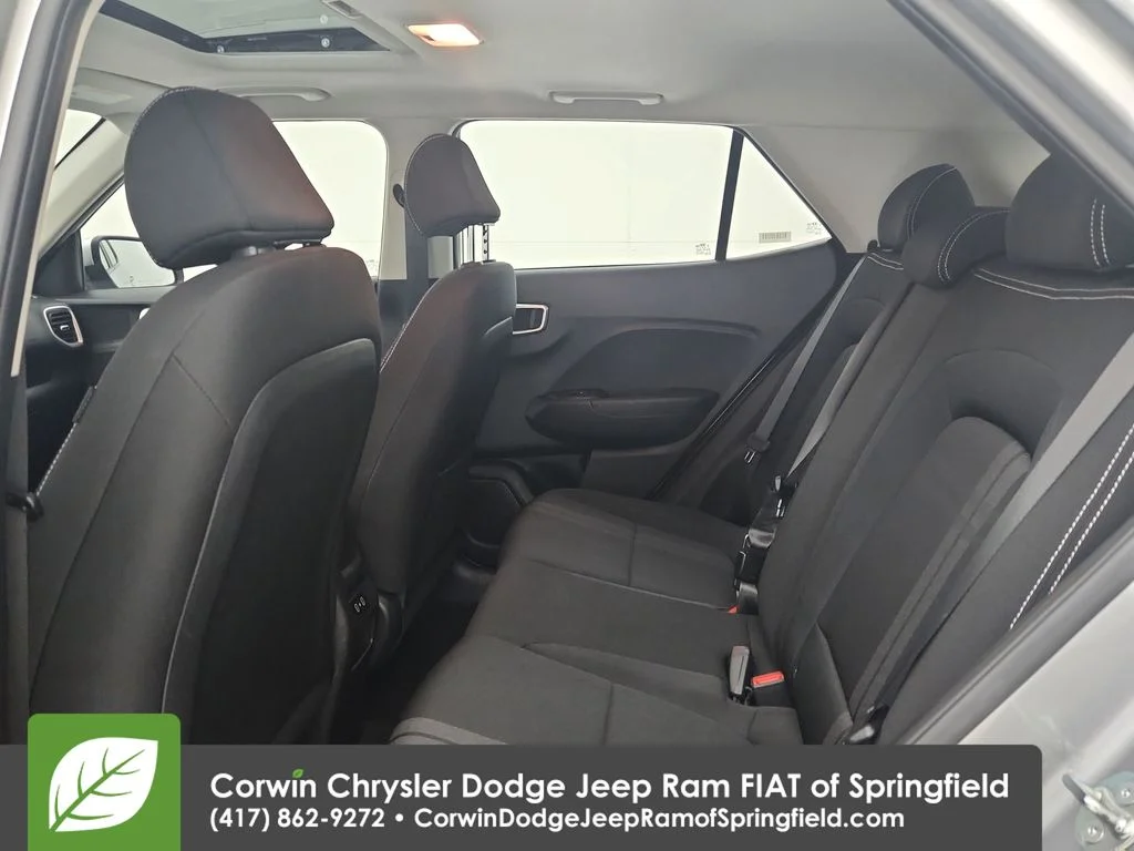 Used 2025 Silver Hyundai SEL image 29