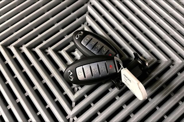 Used 2022 Anthracite Gray INFINITI Sensory image 12