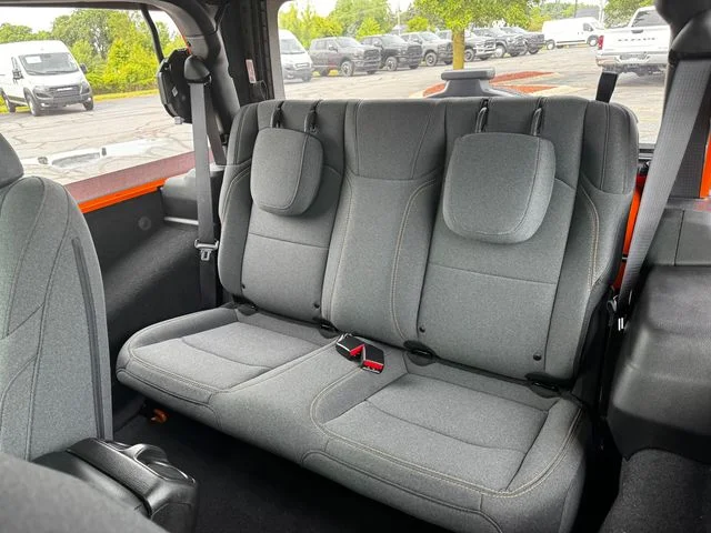 Certified Used 2025  Jeep Sport image 19