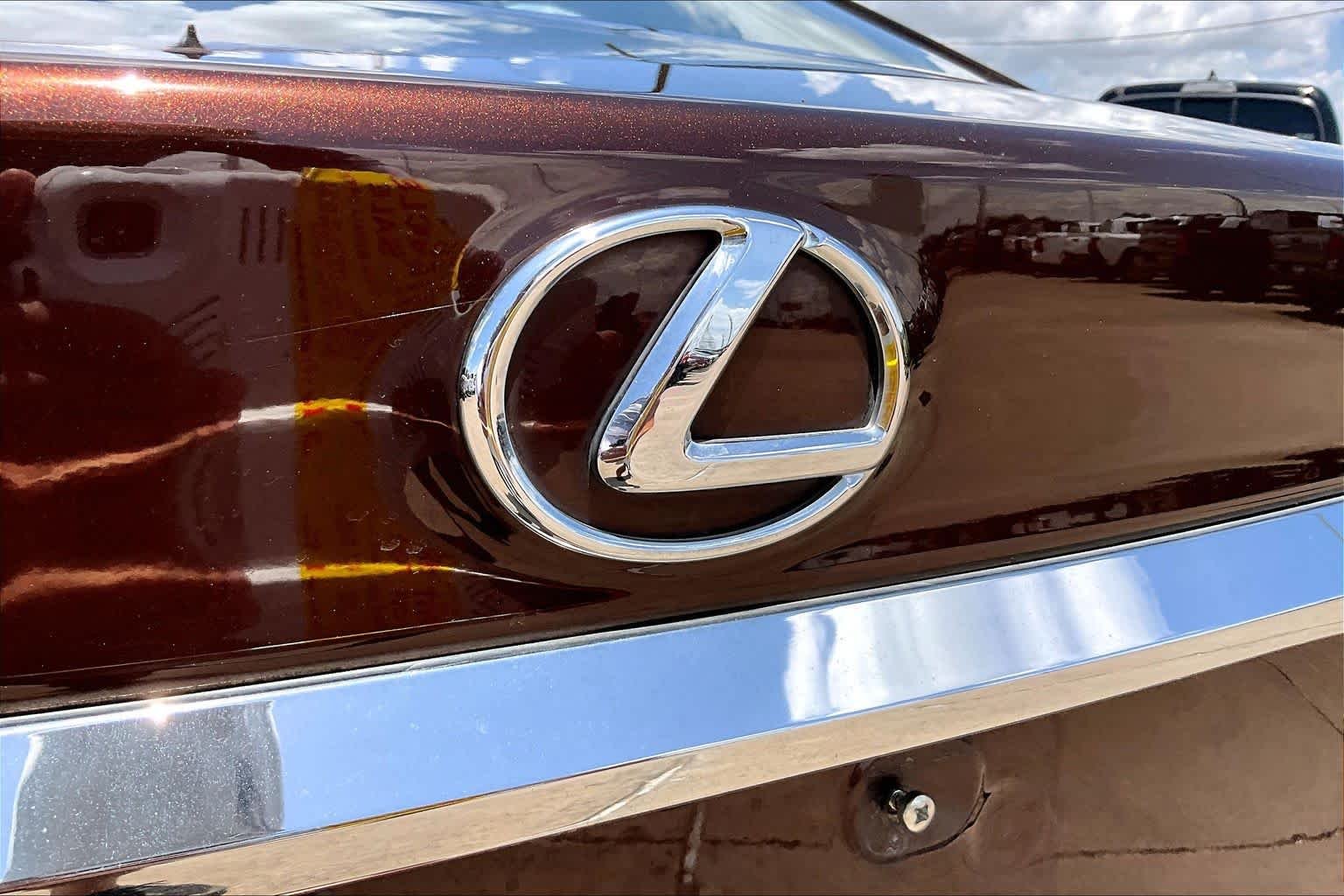 Used 2016 Autumn Shimmer Lexus  image 31