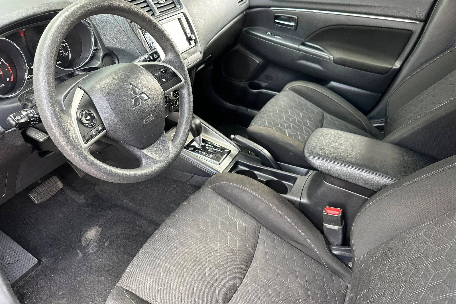 Used 2022  Mitsubishi 2.0 ES image 9