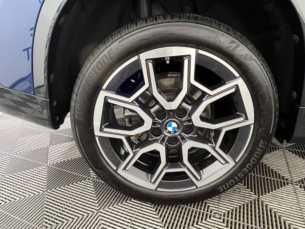 Used 2024 Phytonic Blue Metallic BMW xDrive28i image 15