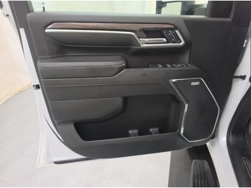 Used 2024 Iridescent Pearl Tricoat Chevrolet LTZ image 9
