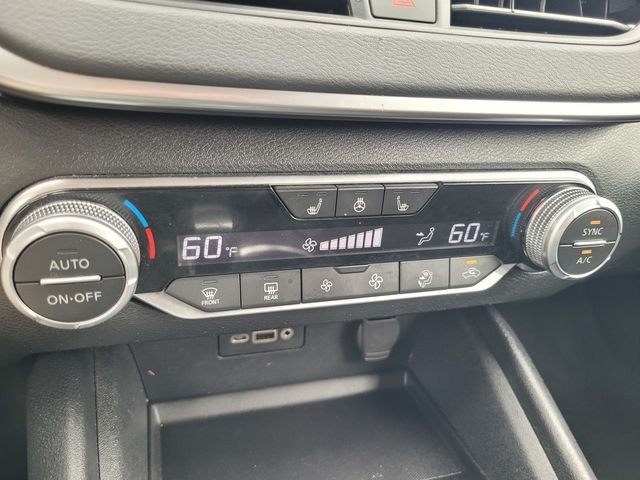 Used 2019 Blue Nissan 2.5 SV image 25