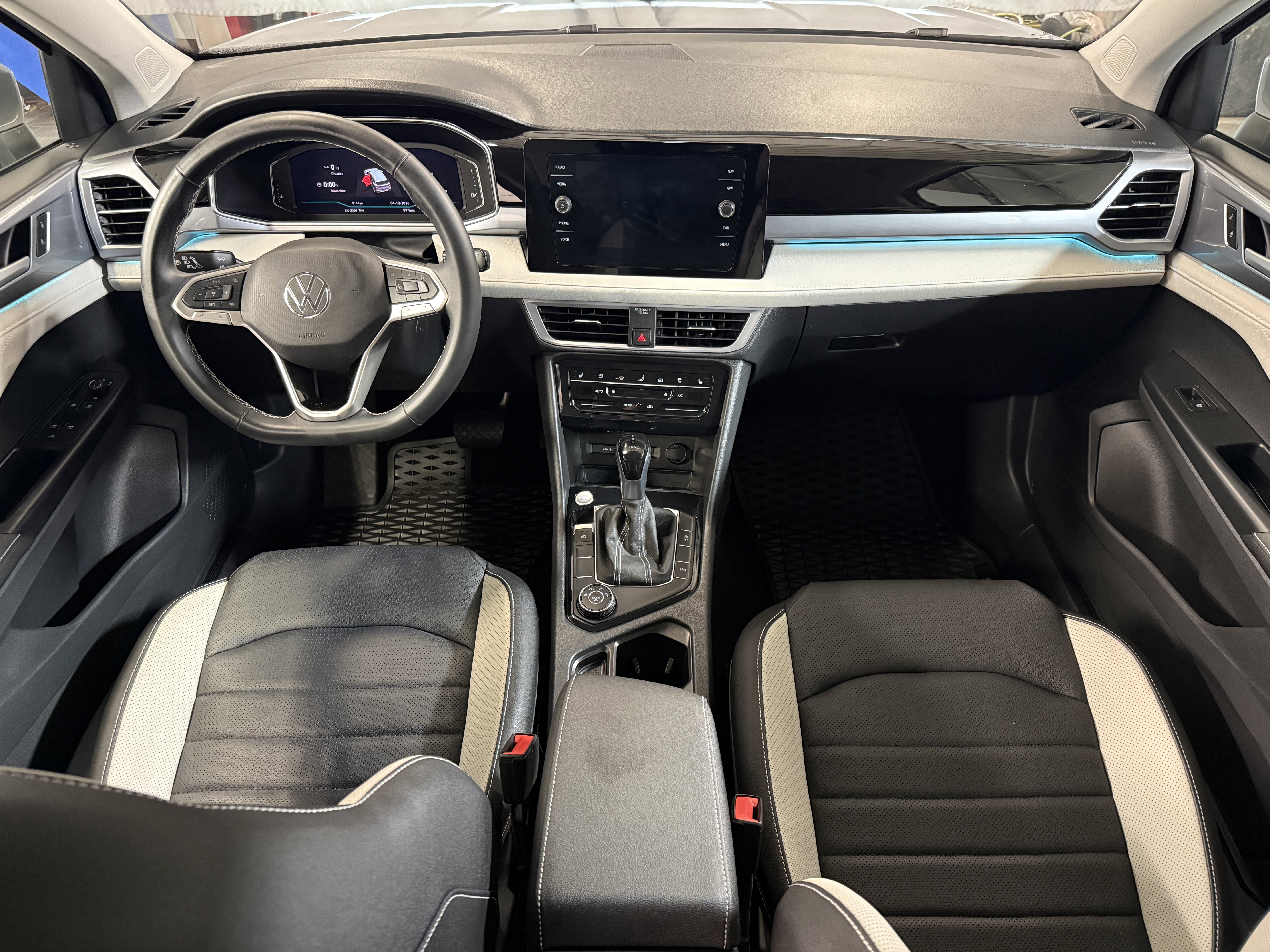 2025 Volkswagen Taos SEL - Photo 19