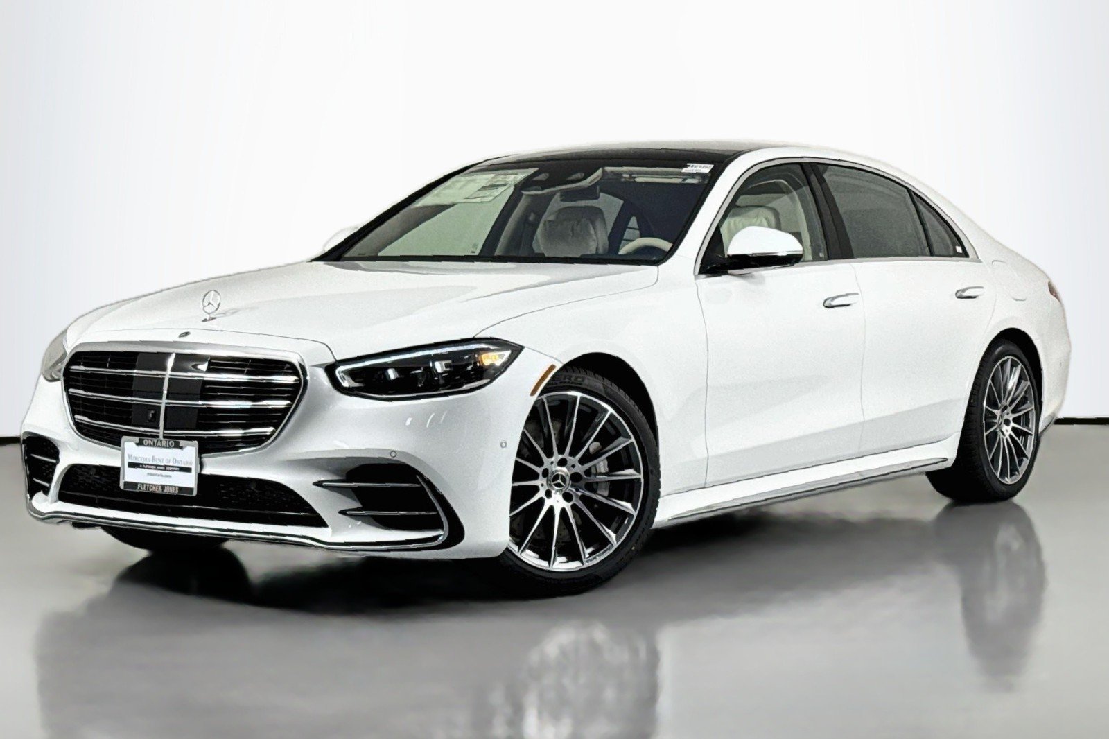 New 2026 MANUFAKTUR Moonlight White Metal Mercedes-Benz S 580e 4MATIC® Sedan image 1