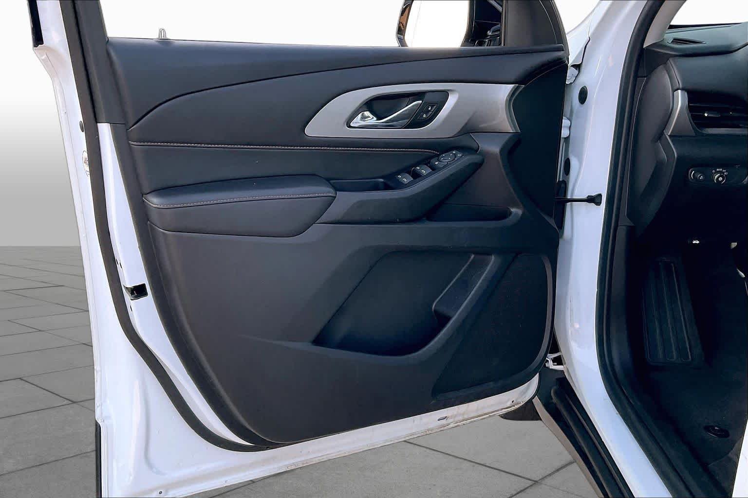 Used 2019 Summit White Chevrolet LS image 19