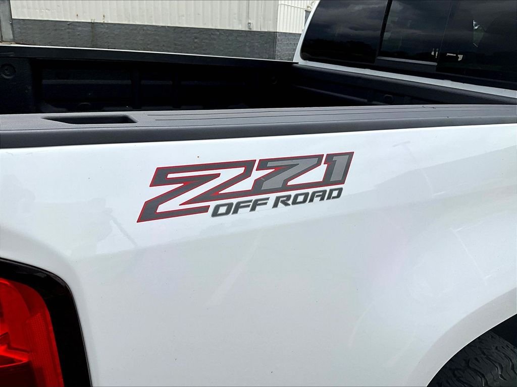 Used 2022 White Chevrolet Z71 image 27