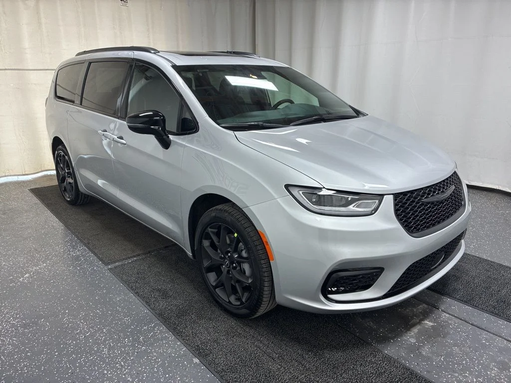 New 2026 Silver Chrysler Limited image 3
