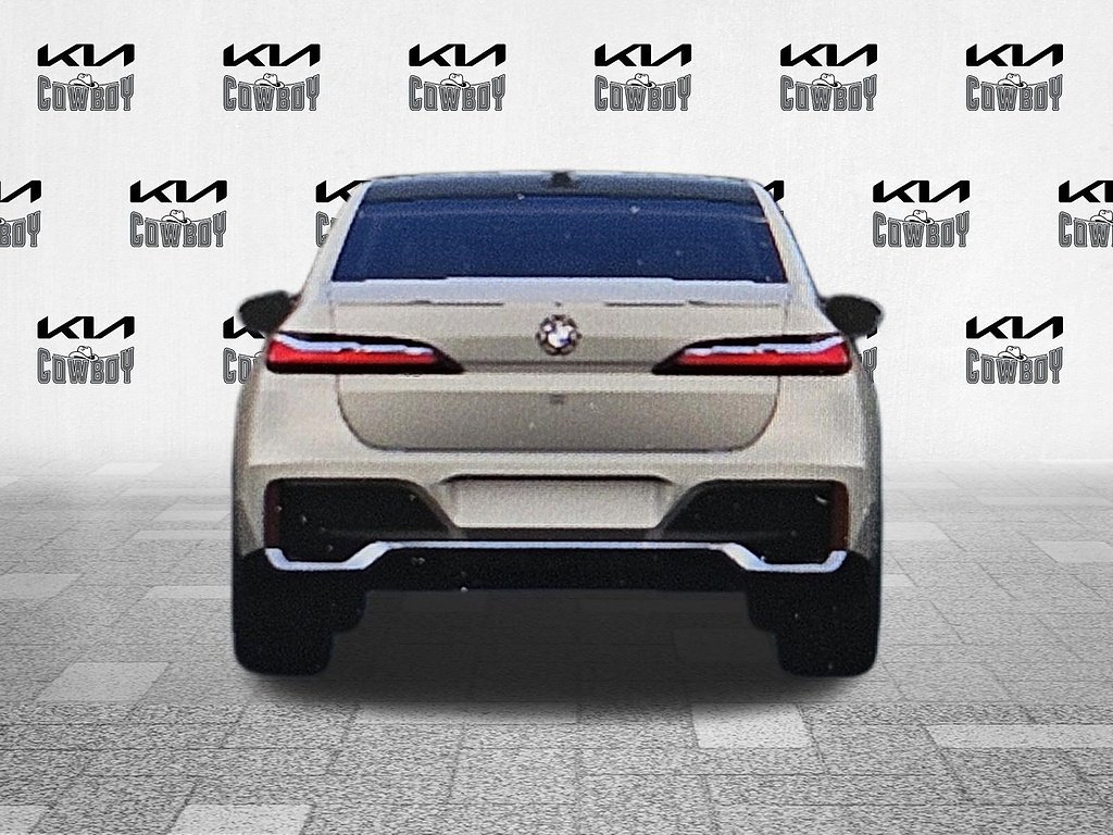 Used 2025  BMW 740i image 30