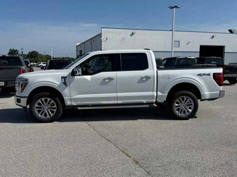 New 2026 Star White Metallic Tri-Coat Ford LARIAT 4WD SuperCrew 5.5